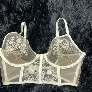 Thistle and Spire bra size 32 D.